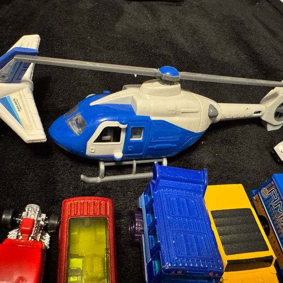 Lot of 40 Cars! Hotwheels, matchbox, trucks &more! Plus 3 helicopters!Great gift - Picture 9 of 12